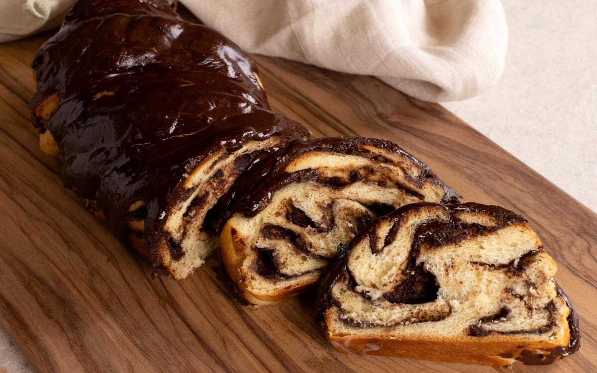 Chocolate Gelt Babka With Hazelnut Amaretti Filling And Chocolate Espresso Glaze Recipe Los Angeles Times