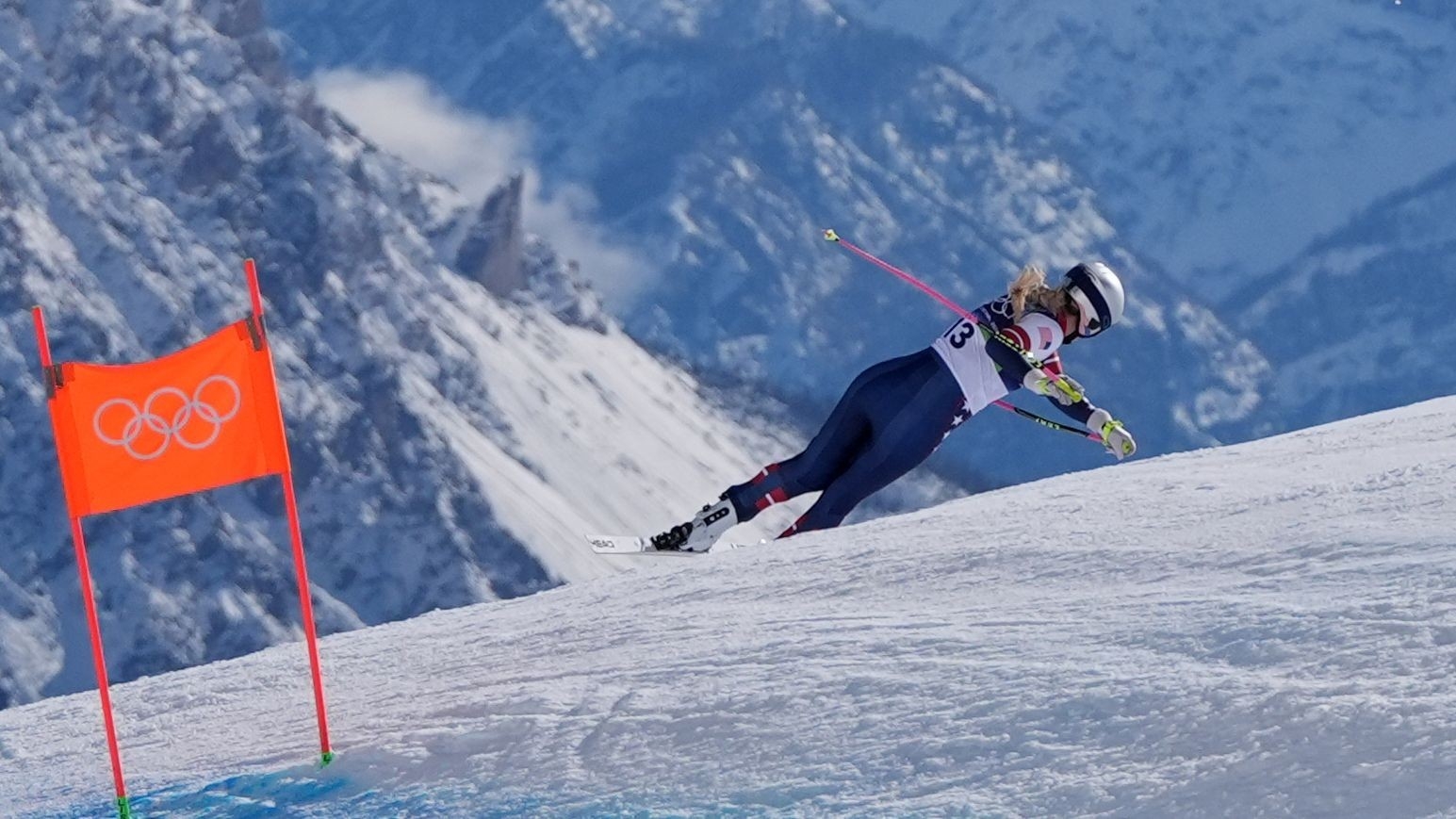 Lindsey Vonn Crashes Early In Olympic Downhill Taken Off Mountain By Helicopter
