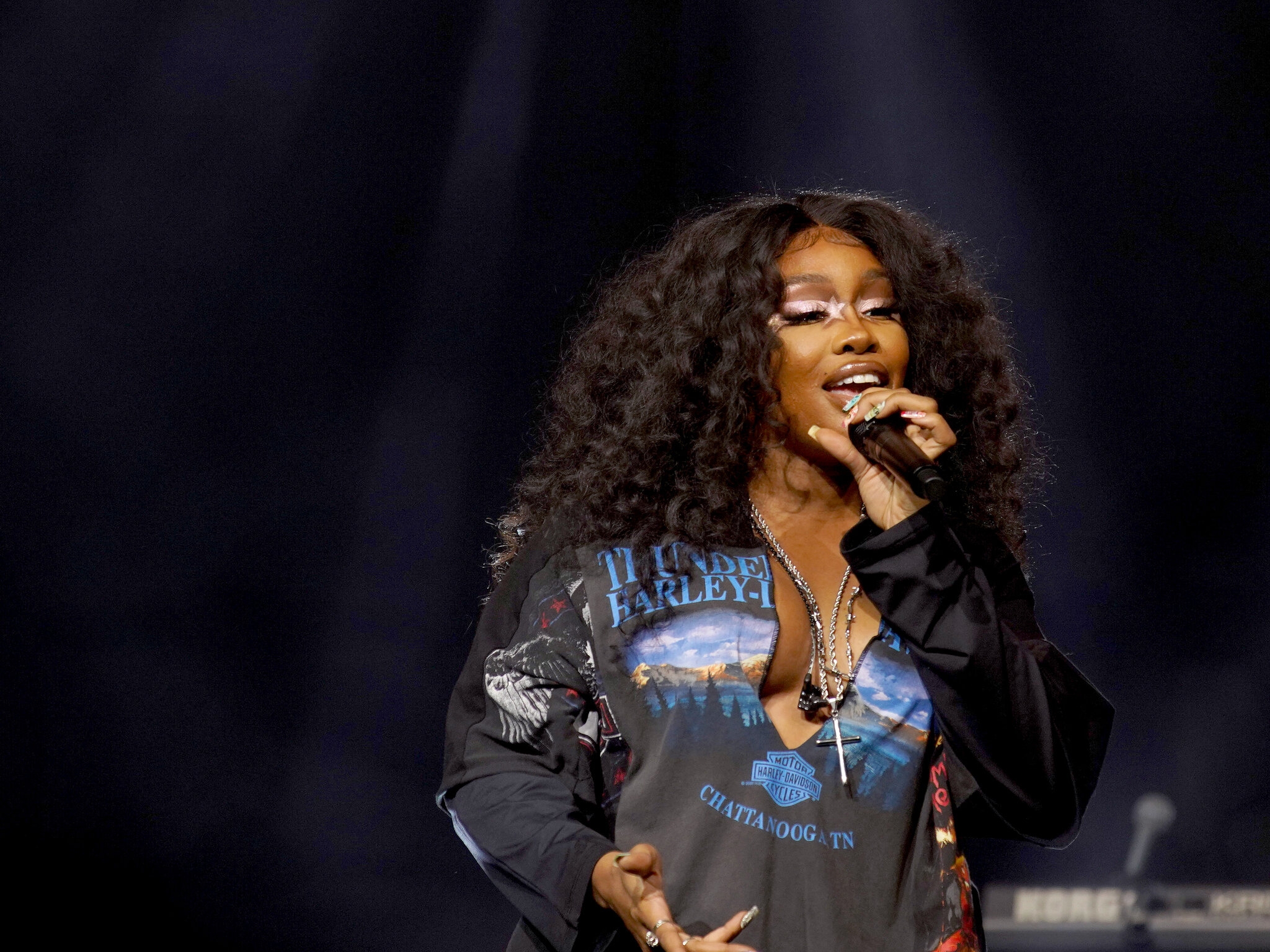 SZA s SOS Holds Strong With Seven Weeks At No 1 The New York Times