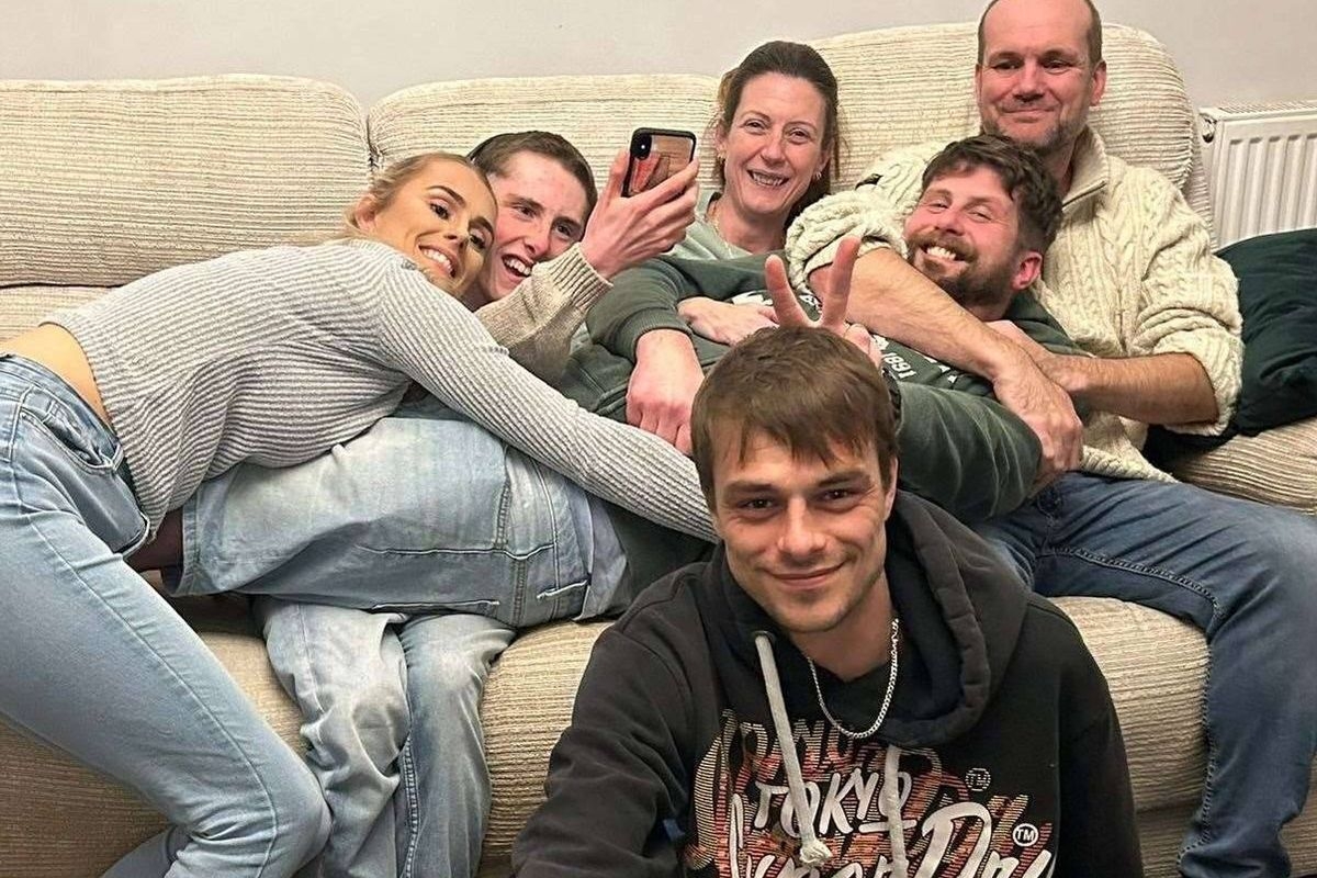 Tragic Mistake Means Young Dad Will Never Be Able To Hug His Little Girl Again The Mirror